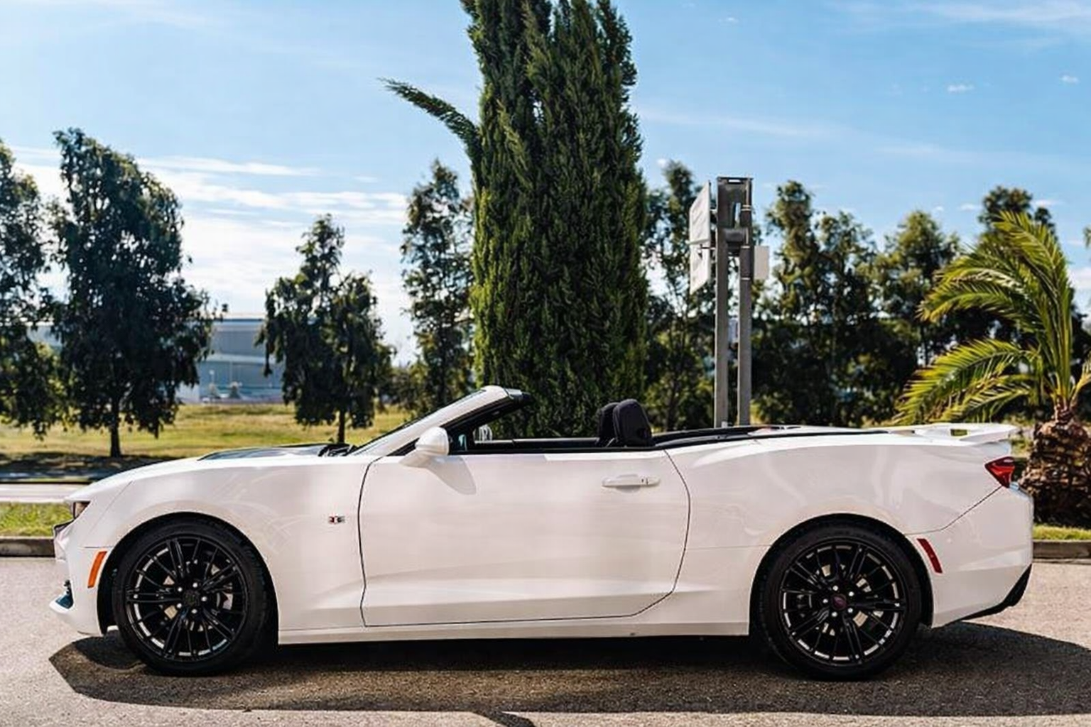 Прокат кабриолета в Геленджике — Chevrolet Camaro 2020 (белый), фото 2