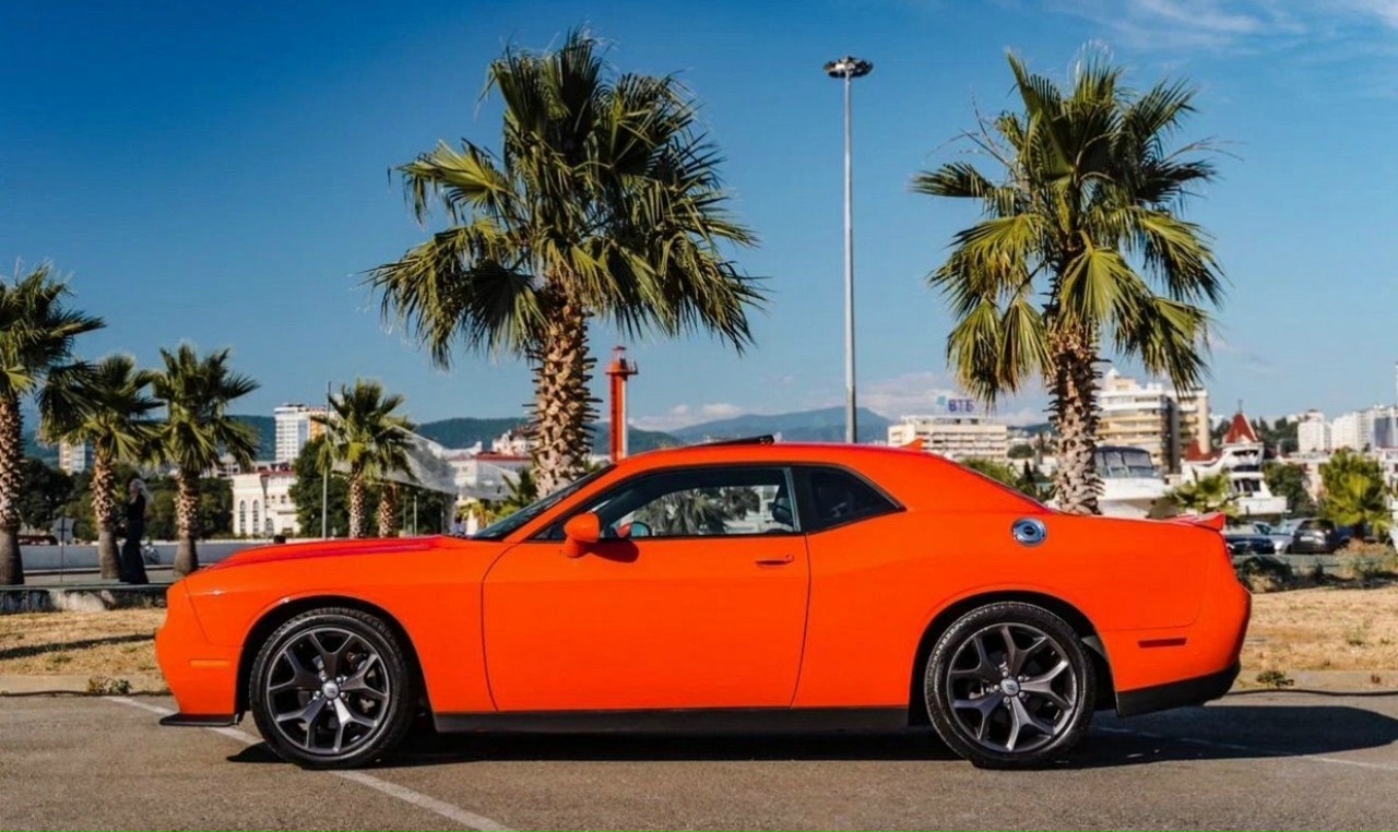 Прокат кабриолета в Геленджике — Dodge Challenger 2020, фото 3