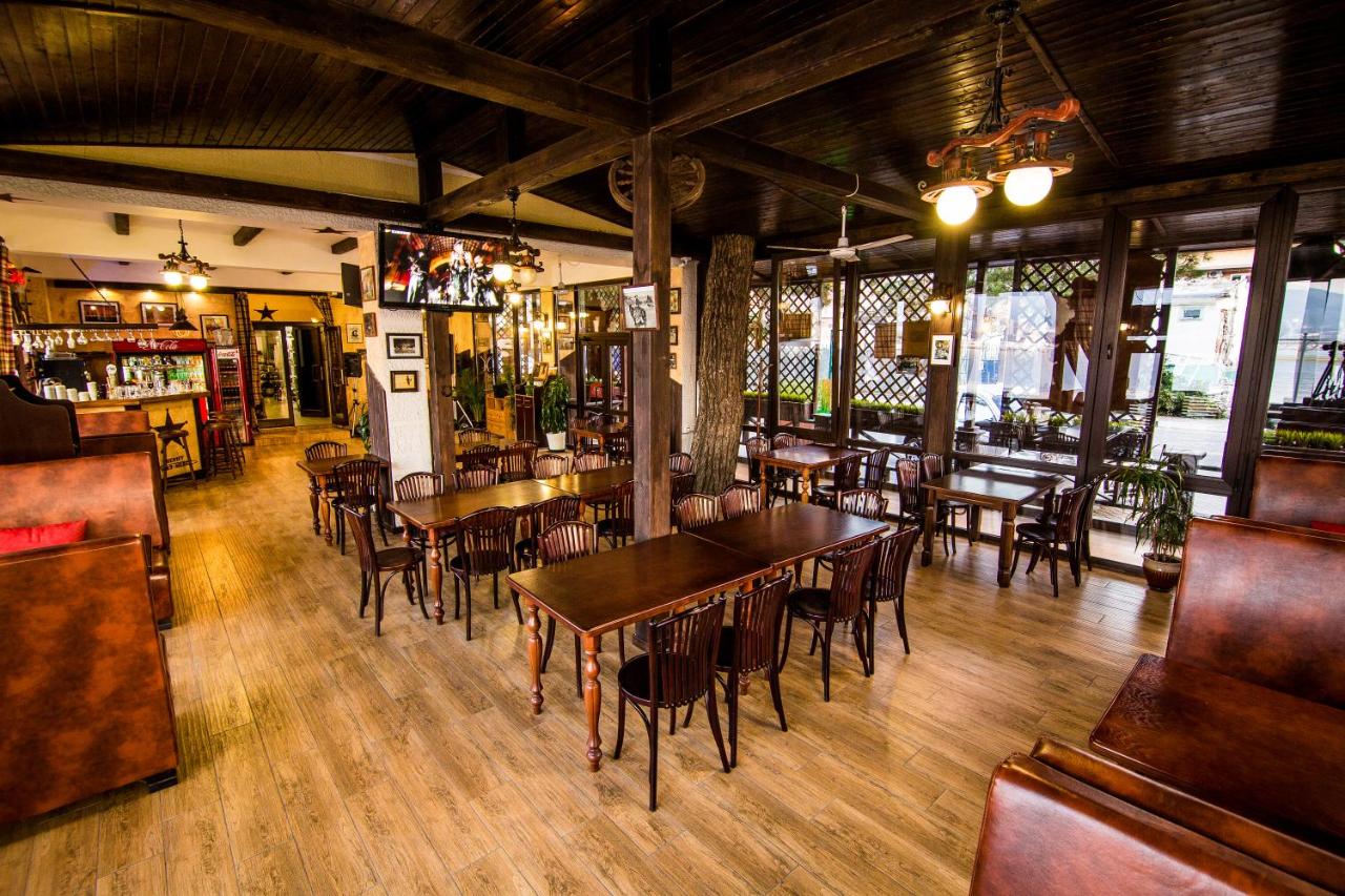 Saloon Western