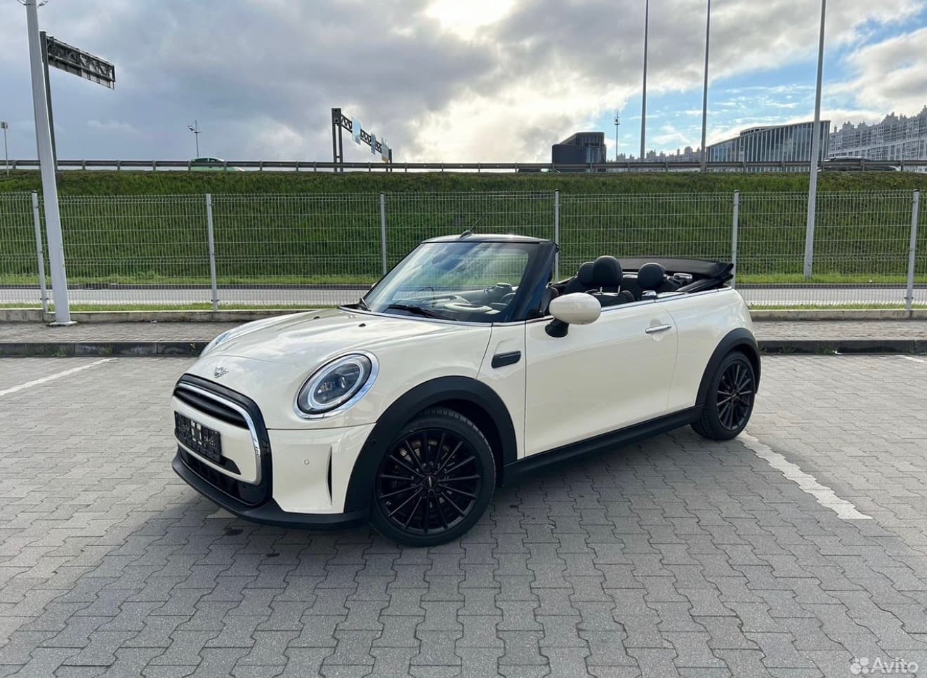 Mini Cooper 2023 (White) — фото 2